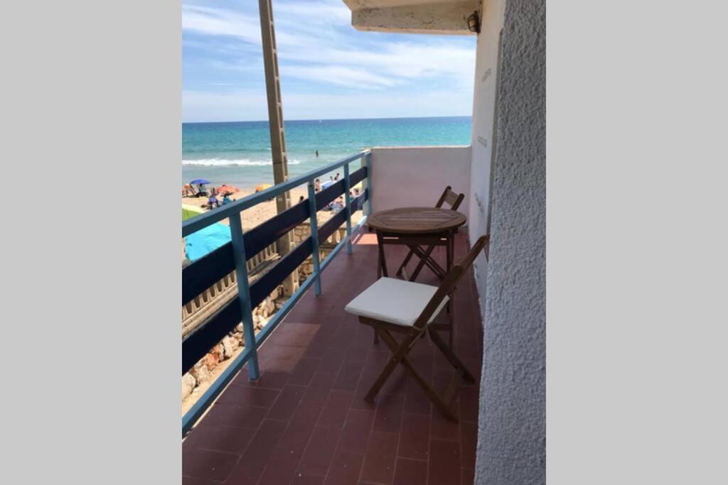 El Faro Apartaments Platja Llarga-Les Salines-Tgn 塔拉戈纳 外观 照片