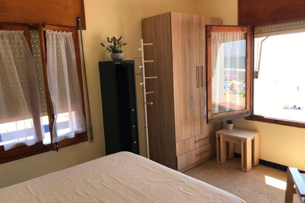 El Faro Apartaments Platja Llarga-Les Salines-Tgn 塔拉戈纳 外观 照片