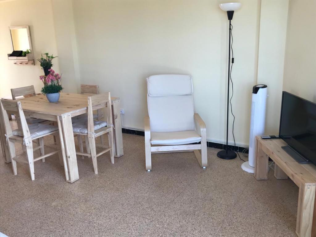 El Faro Apartaments Platja Llarga-Les Salines-Tgn 塔拉戈纳 外观 照片